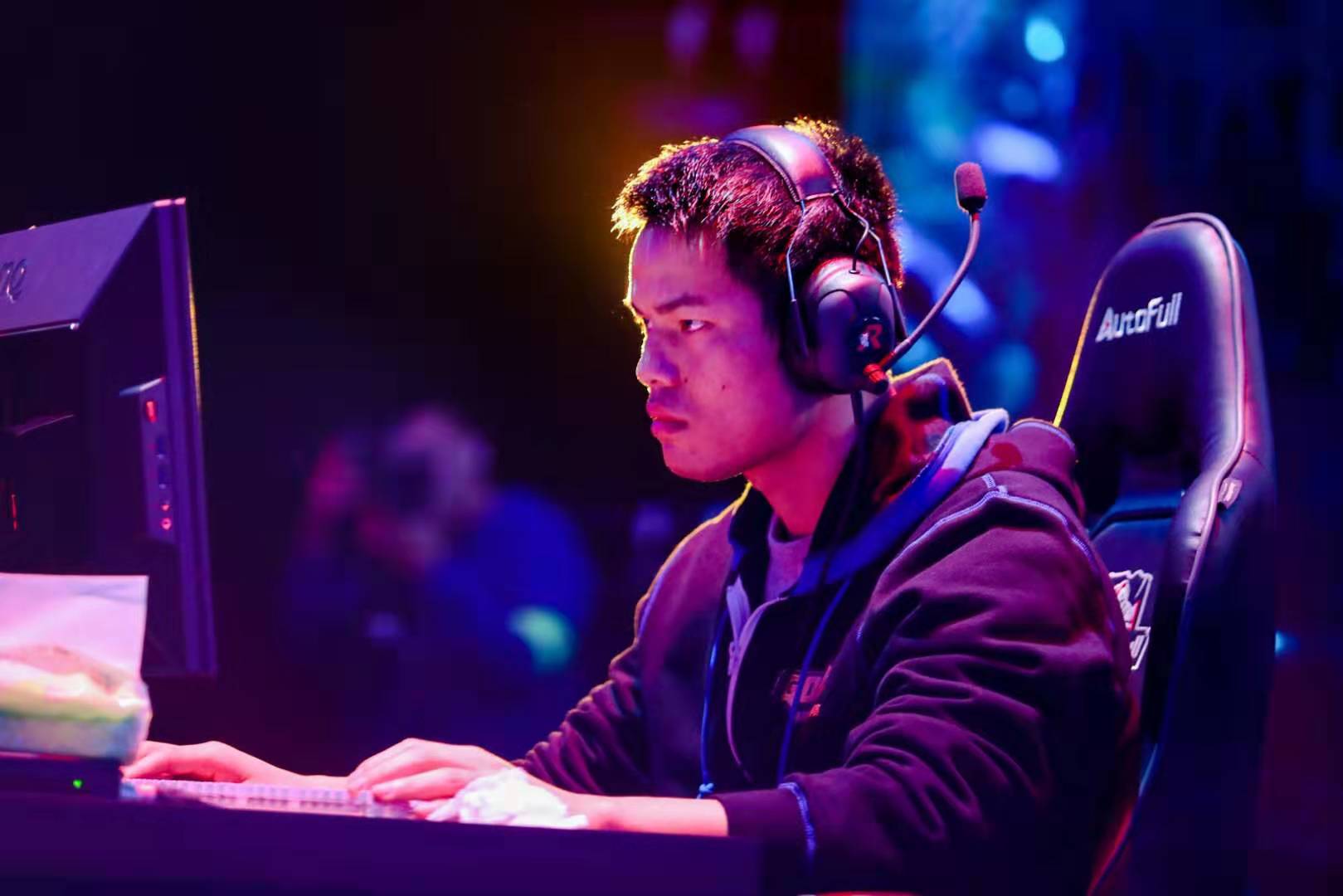 迷对他们的 迷对他们的